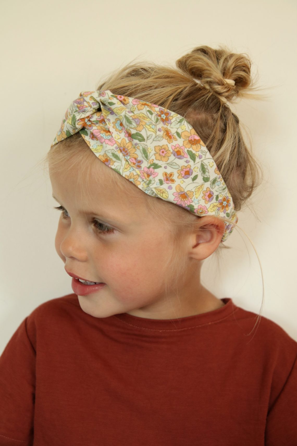 bioscoop Ongrijpbaar Grand Haarband/ Headband tutorial - Iris May